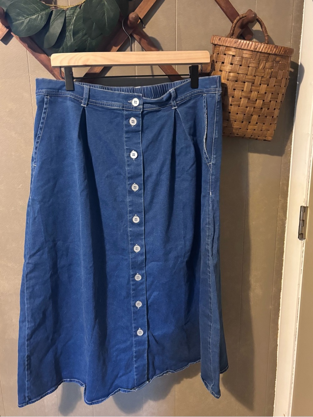 Vintage Classic Blue Denim Button-Front Midi Skirt